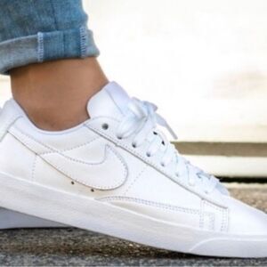 Nike Blazer Low Triple All White Sneakers Sz 10